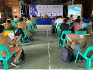 Pembukaan workshop oleh Kasi Pemerintahan Kecamatan Long Mesangat