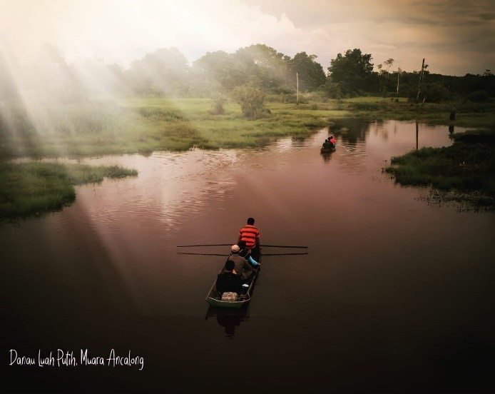 Senja di danau Luah Putih. Foto: Dinas Pariwisata Kutai Timur