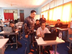 Praktek pemanfaatan Artificial Intelligence (AI) untuk membuat pembuatan konten web. Foto: Yasiwa