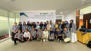 Foto bersama panitia pelaksana kegiatan Simposium Lahan Basah Mesangat-Suwi