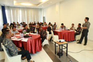 Pelatihan Penyusunan RPJM Desa untuk staf desa dan Ketua RT Desa Kelinjau ulu, KleinjauIlir dan KelinjauTengah. Foto: Konsorsium Yasiwa-Yayasan Ulin.