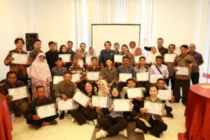 Pelatihan Penyusunan RPJM Desa untuk staf desa dan Ketua RT Desa Kelinjau ulu, KleinjauIlir dan KelinjauTengah. Foto: Konsorsium Yasiwa-Yayasan Ulin.